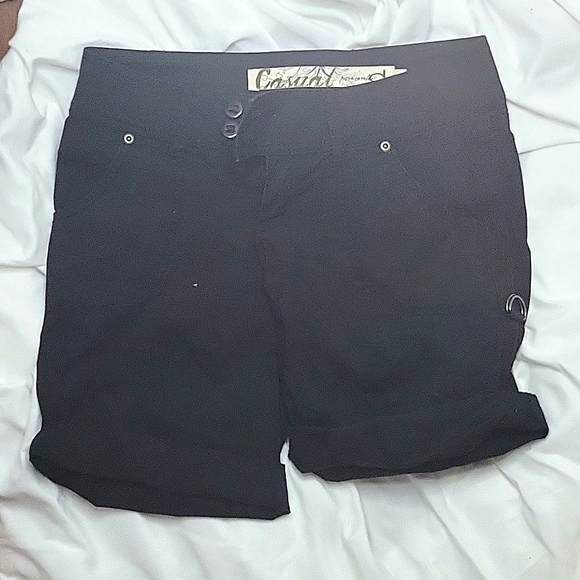 Black cargo shorts for travel - Picture 1 of 3